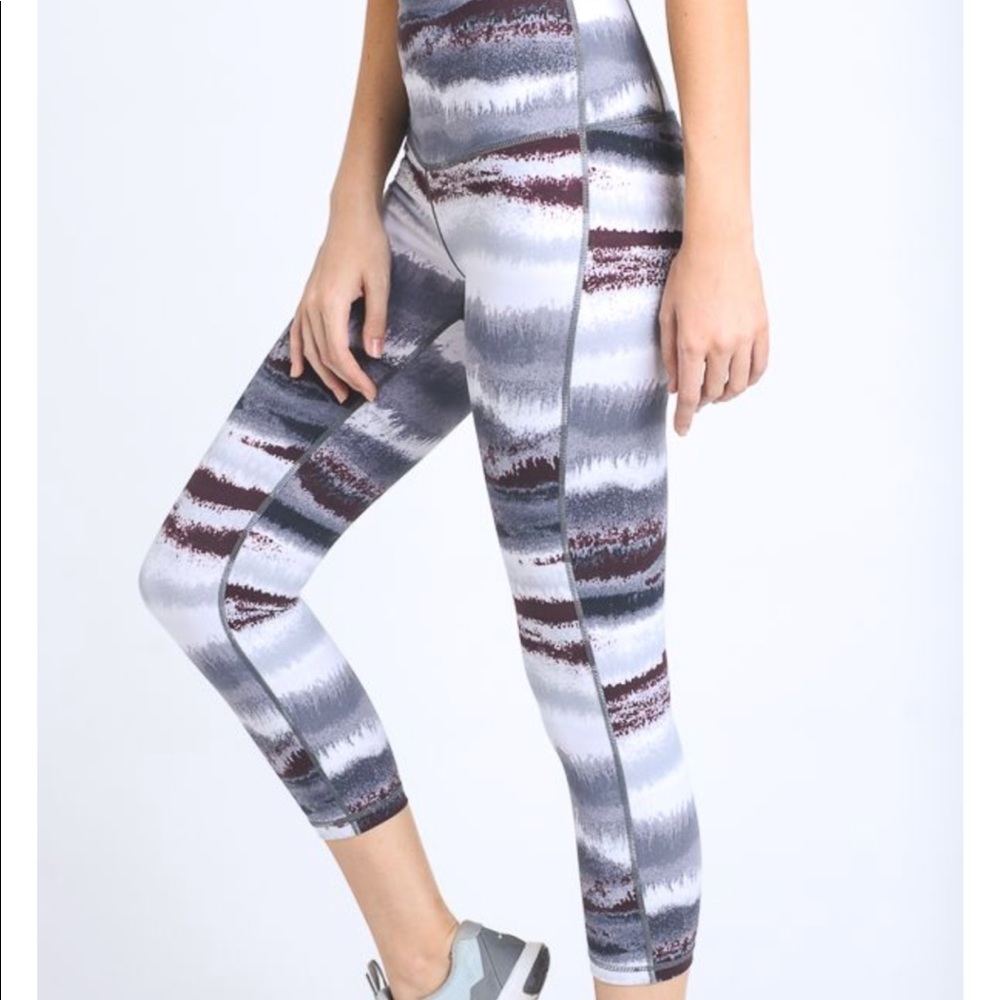 🆕❗️LAST ONE❗️MONO B CAPRI LEGGINGS ❤️ - Picture 4 of 5